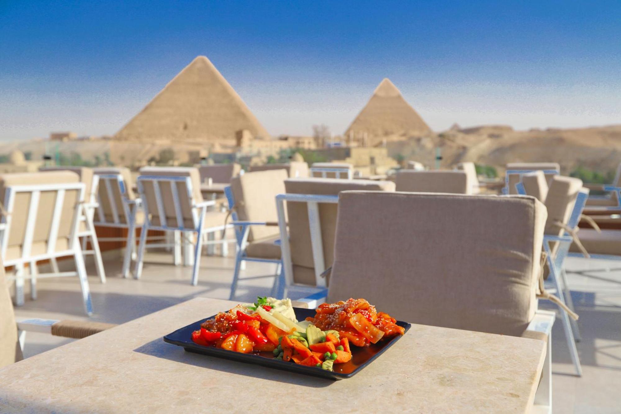 Gaia Pyramids Hotel Kafret el-Gabal エクステリア 写真