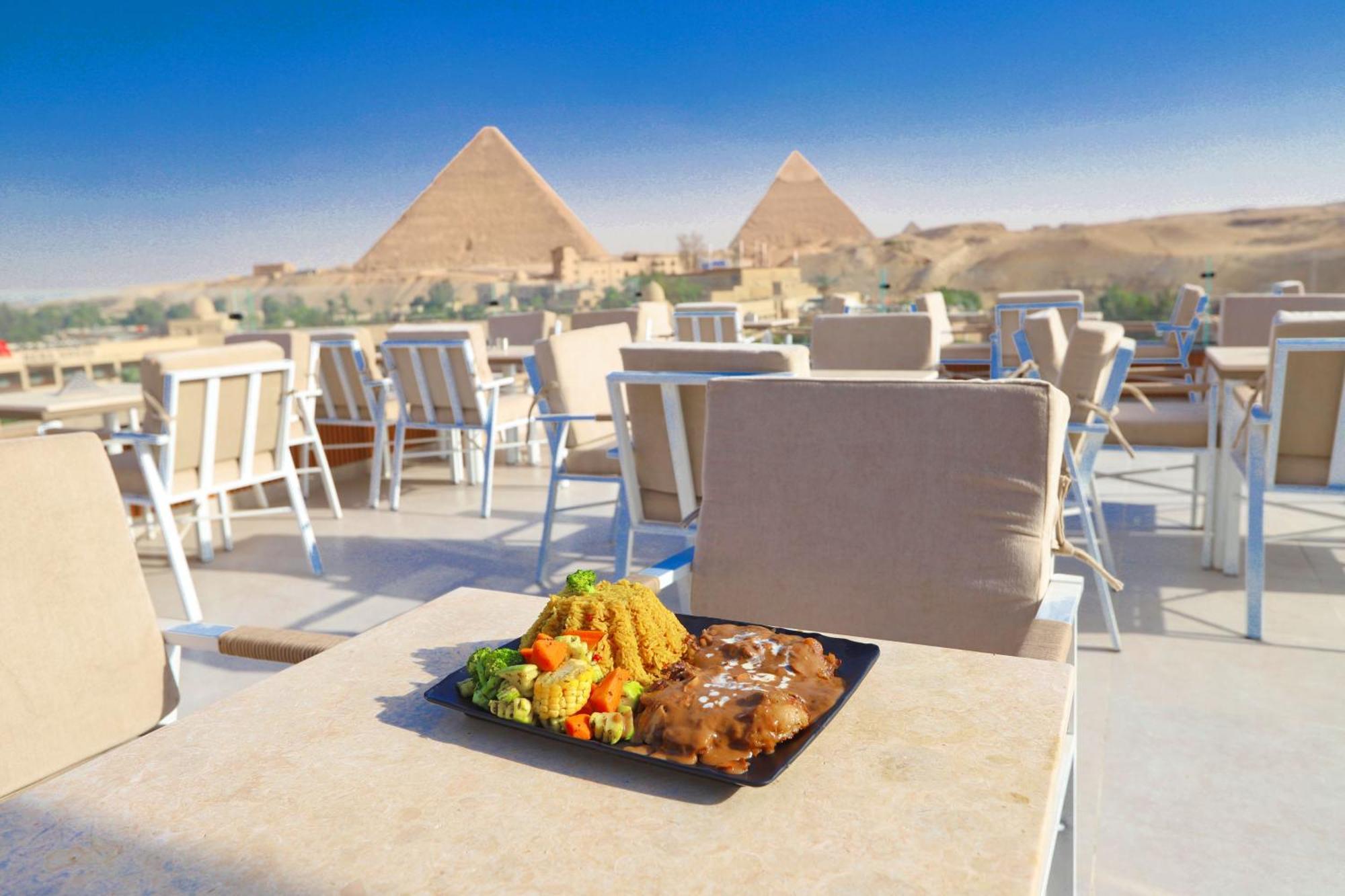 Gaia Pyramids Hotel Kafret el-Gabal エクステリア 写真