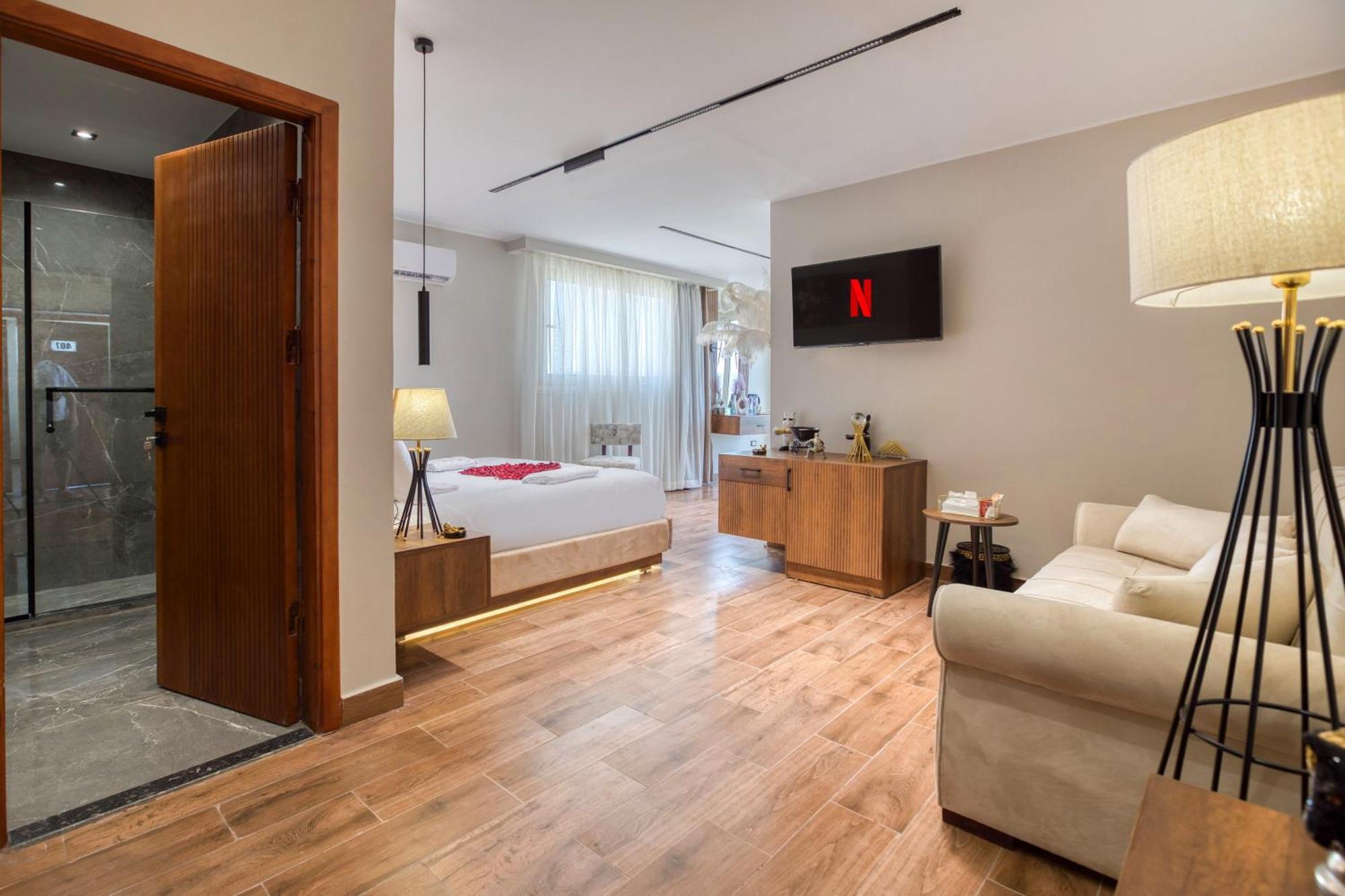 Gaia Pyramids Hotel Kafret el-Gabal エクステリア 写真