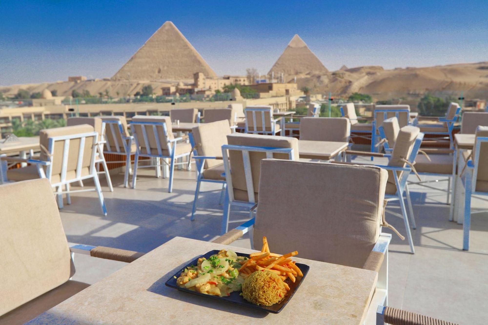 Gaia Pyramids Hotel Kafret el-Gabal エクステリア 写真