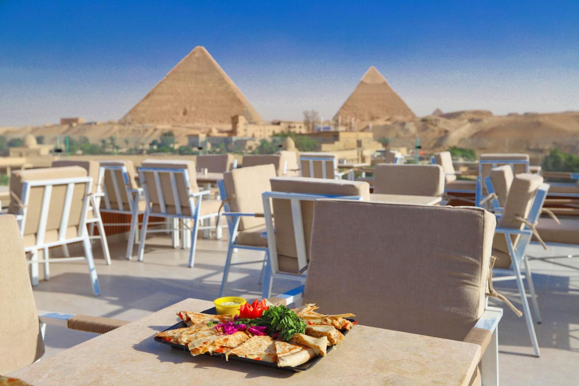 Gaia Pyramids Hotel Kafret el-Gabal エクステリア 写真