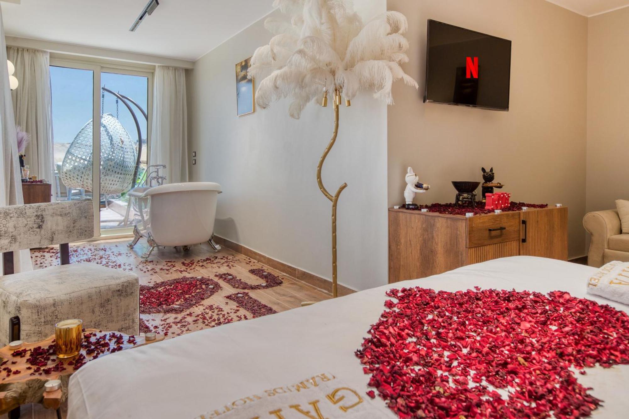 Gaia Pyramids Hotel Kafret el-Gabal エクステリア 写真