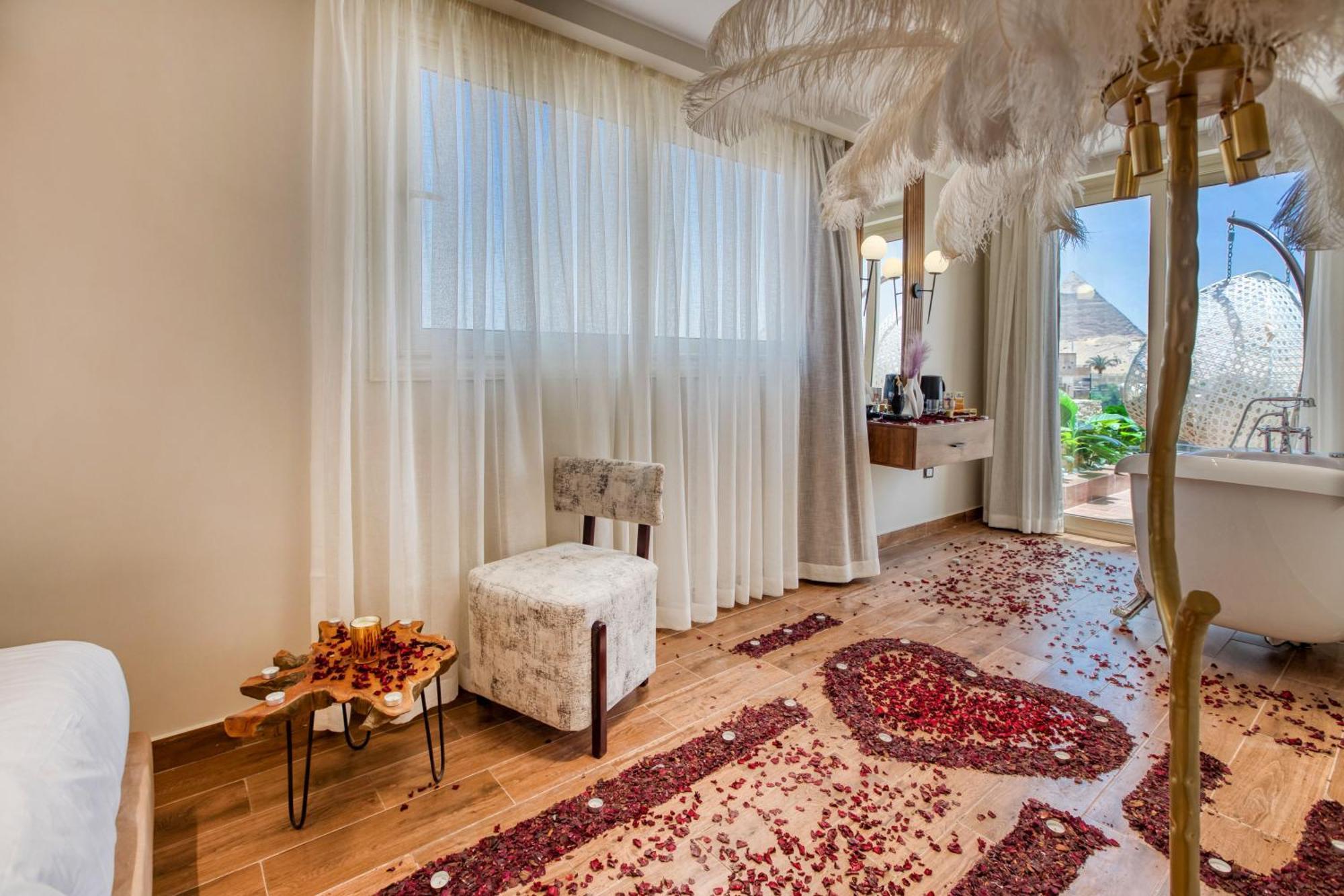 Gaia Pyramids Hotel Kafret el-Gabal エクステリア 写真