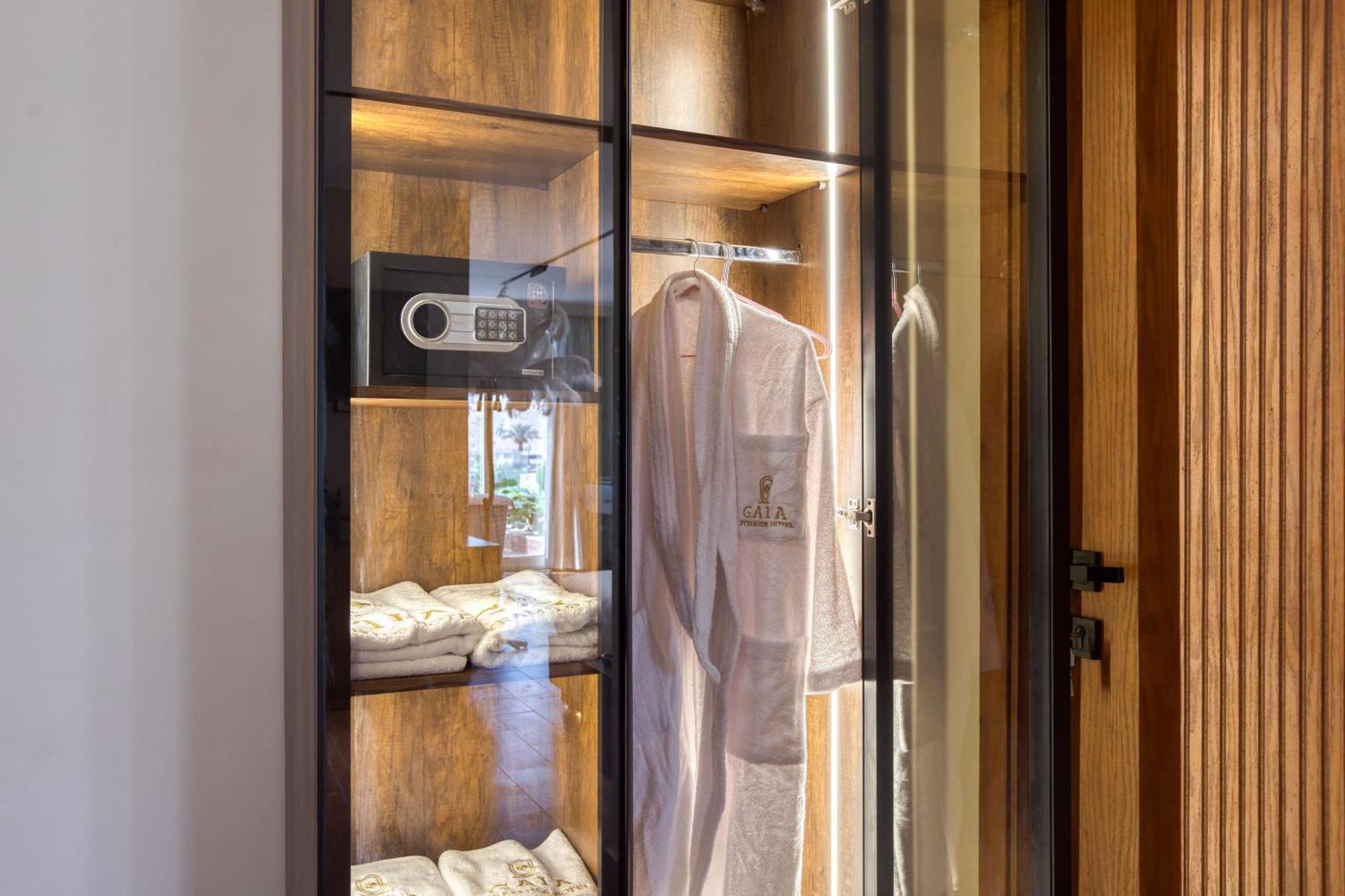 Gaia Pyramids Hotel Kafret el-Gabal エクステリア 写真