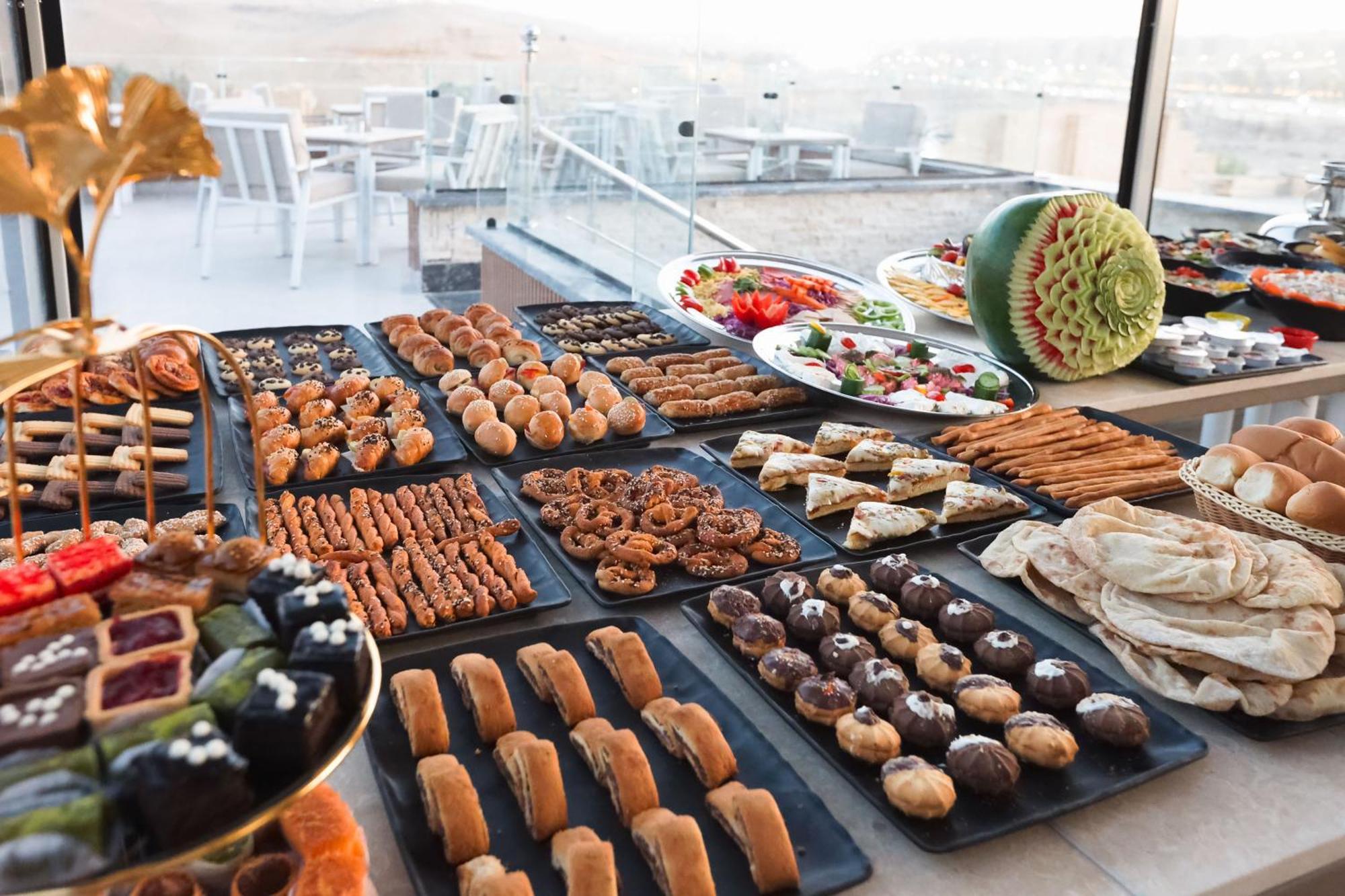 Gaia Pyramids Hotel Kafret el-Gabal エクステリア 写真