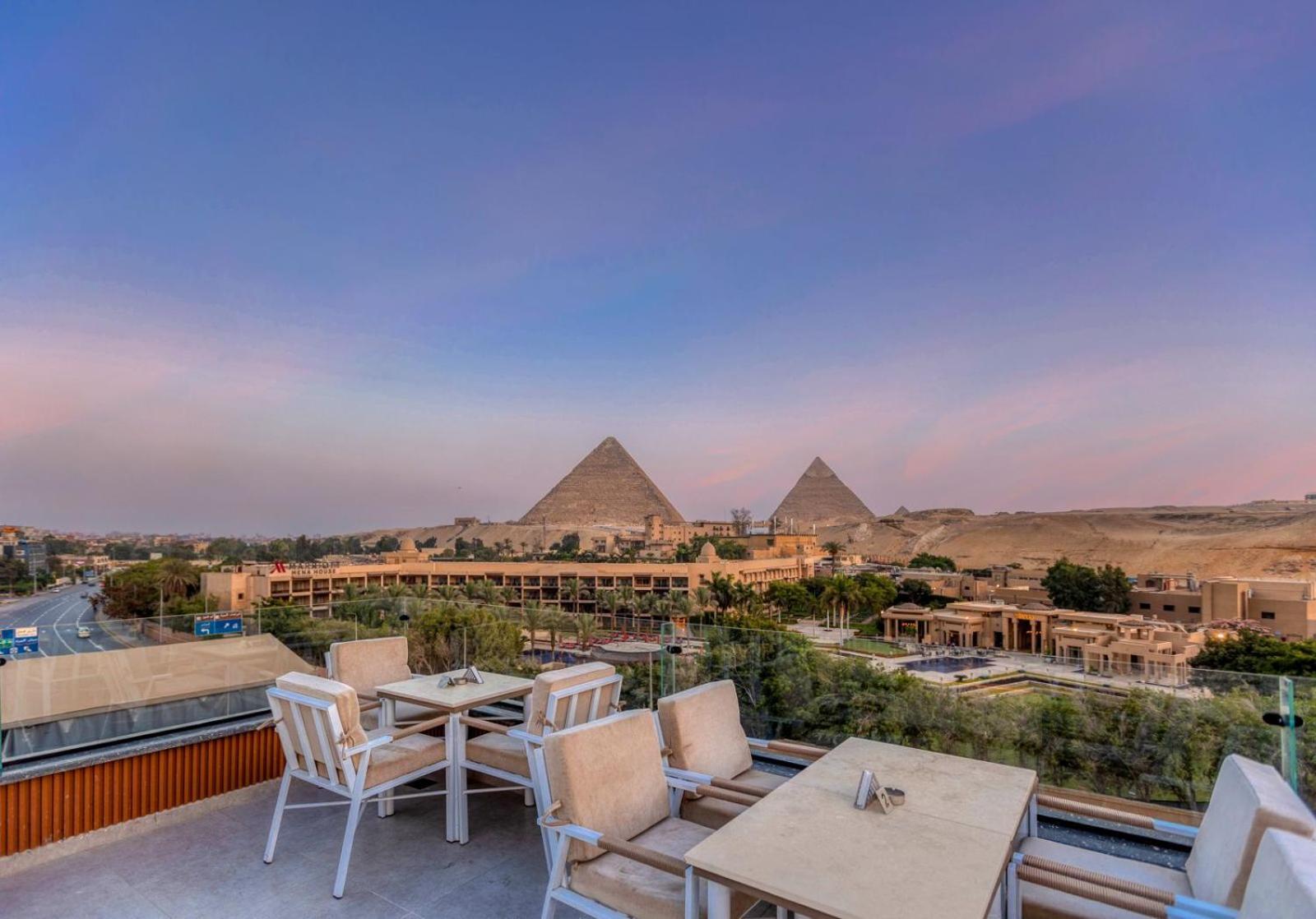 Gaia Pyramids Hotel Kafret el-Gabal エクステリア 写真