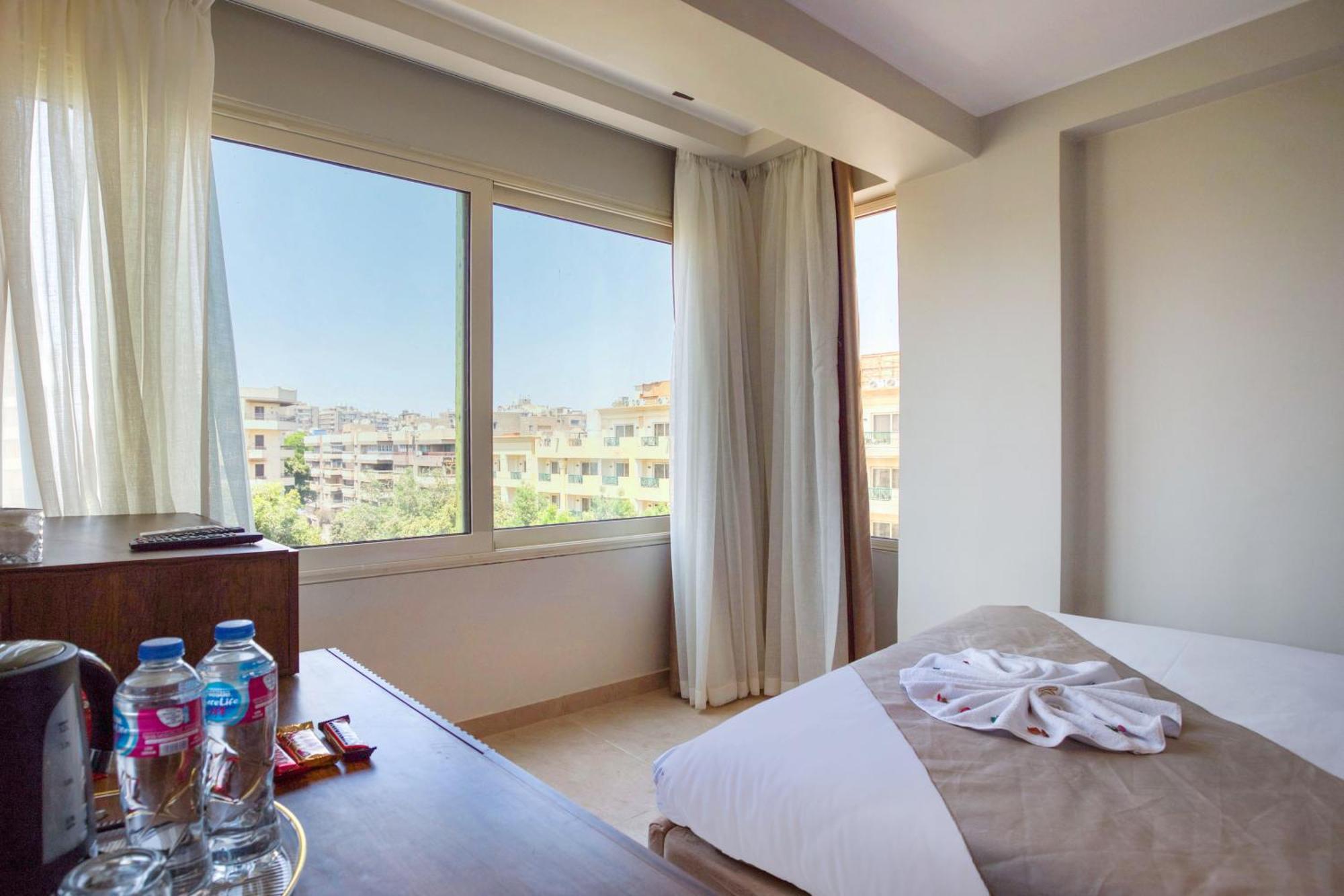 Gaia Pyramids Hotel Kafret el-Gabal エクステリア 写真