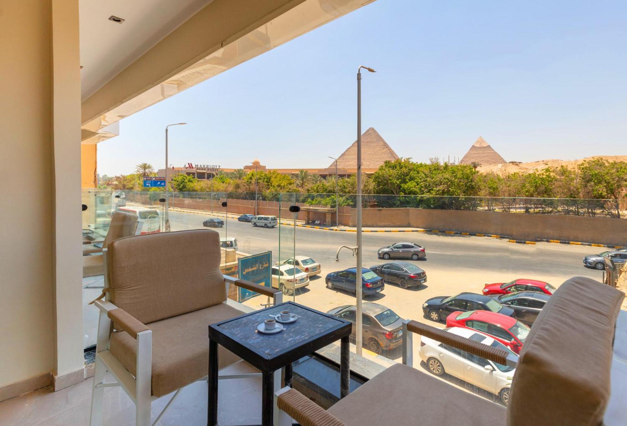 Gaia Pyramids Hotel Kafret el-Gabal エクステリア 写真