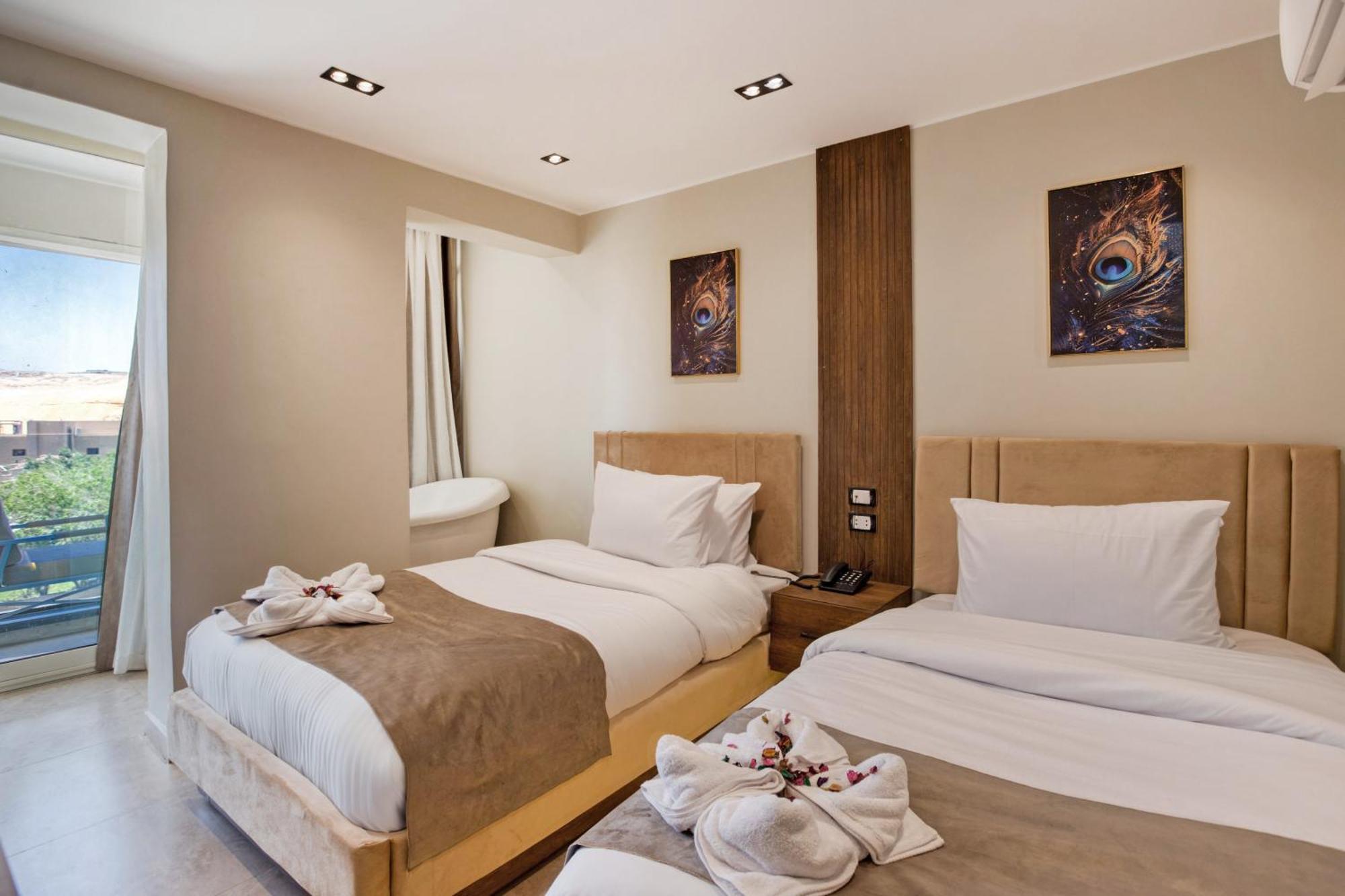 Gaia Pyramids Hotel Kafret el-Gabal エクステリア 写真