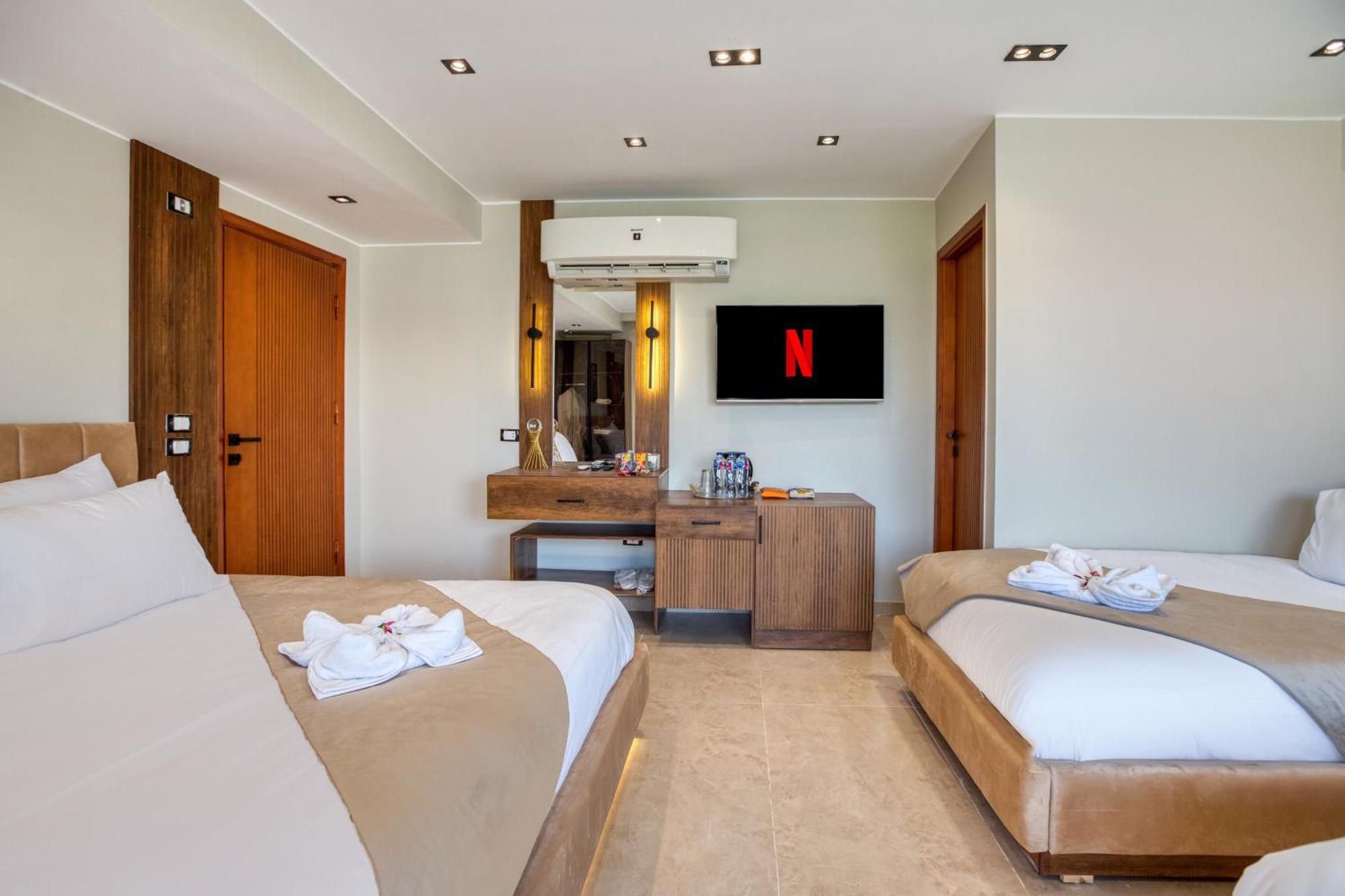 Gaia Pyramids Hotel Kafret el-Gabal エクステリア 写真