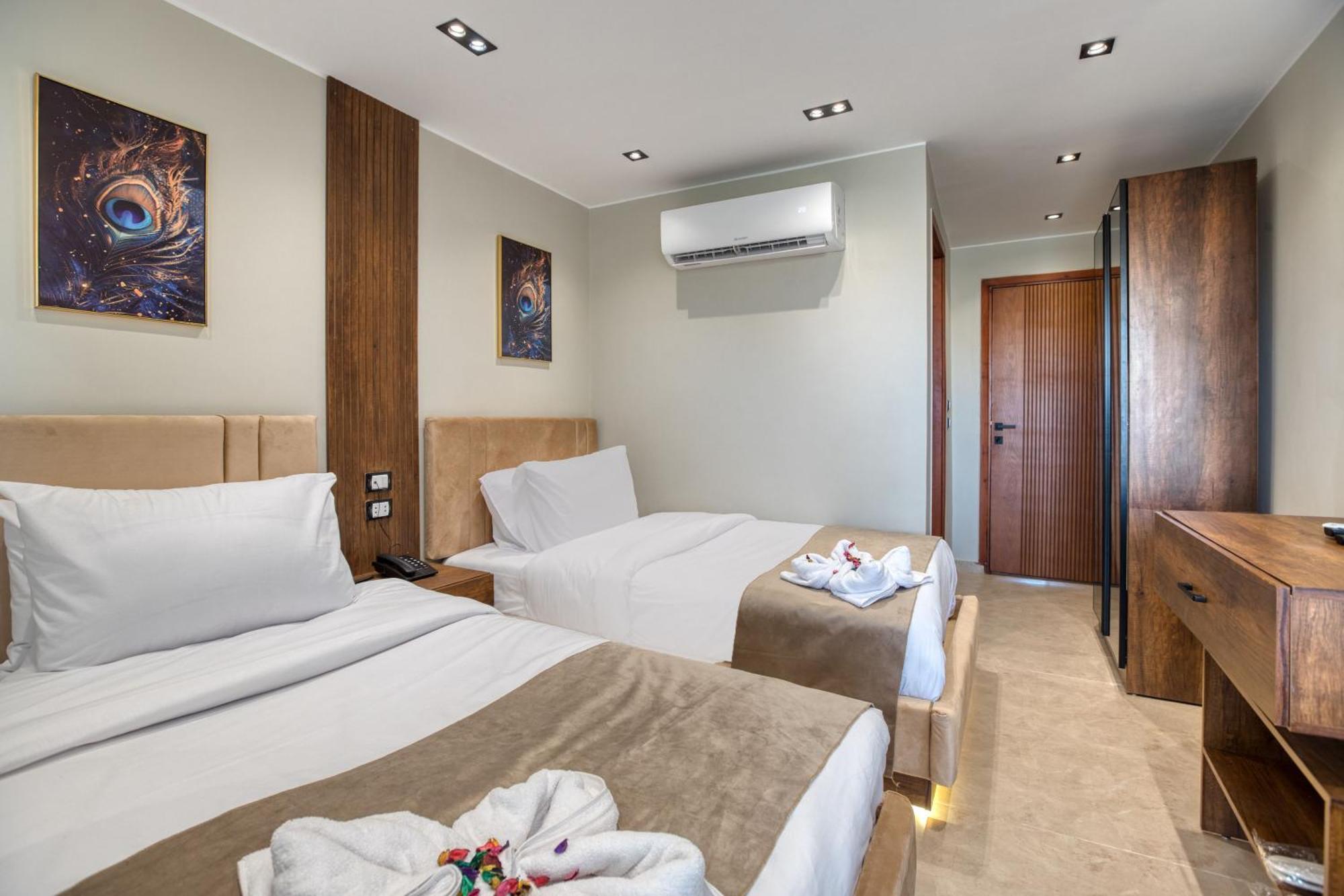 Gaia Pyramids Hotel Kafret el-Gabal エクステリア 写真