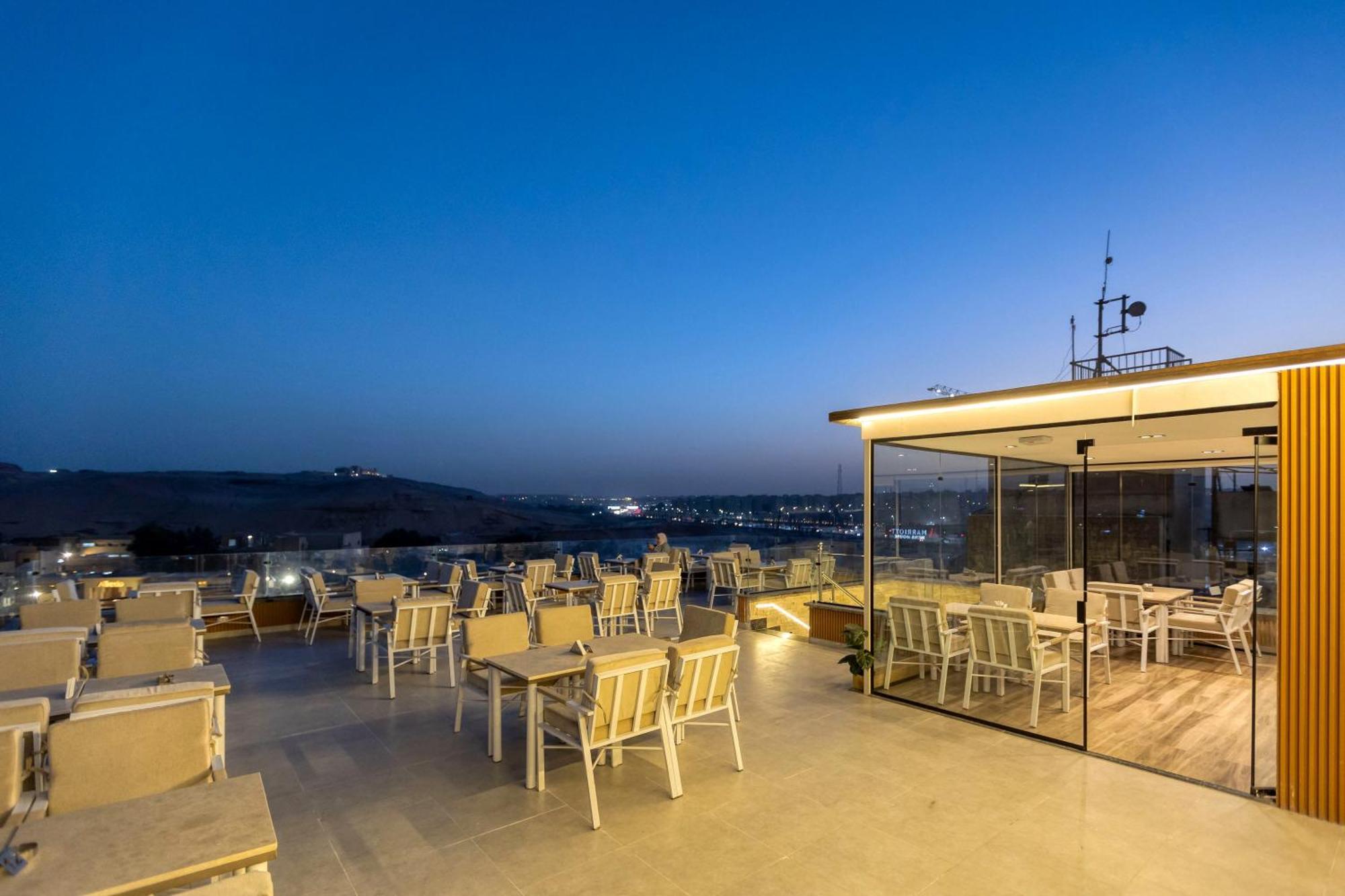Gaia Pyramids Hotel Kafret el-Gabal エクステリア 写真