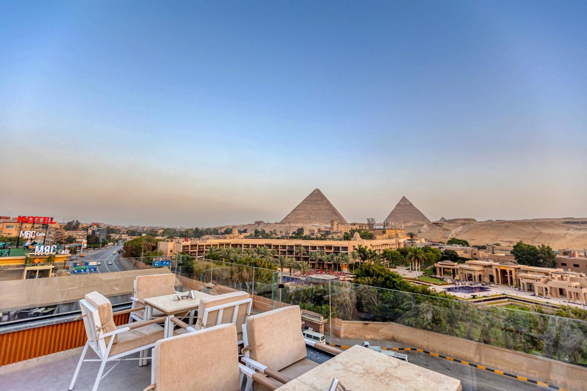 Gaia Pyramids Hotel Kafret el-Gabal エクステリア 写真